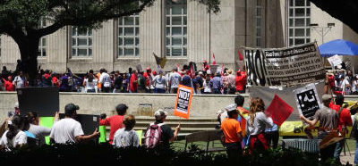 Inmigrantes de Houston se unen a las protestas nacionales del 1 de mayo (VIDEO)
