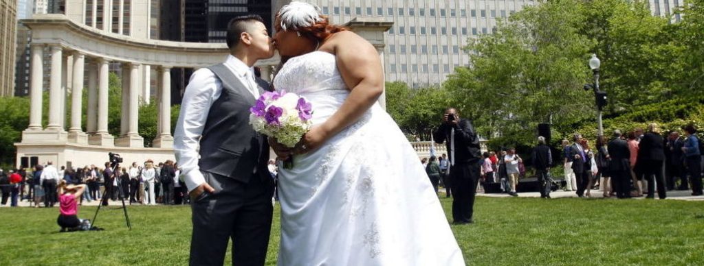 LATINOS OFICIALIZAN LAS PRIMERAS UNIONES CIVILES EN ILLINOIS