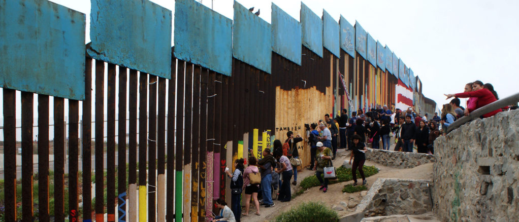 ORQUESTA SINFÓNICA DE DRESDE PROTESTA CONTRA PLANES DE DONALD TRUMP PARA CONSTRUIR MURO