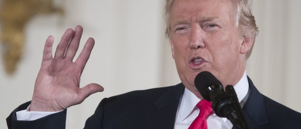 Donald Trump otorga la Medalla de Honor a James McCloughan