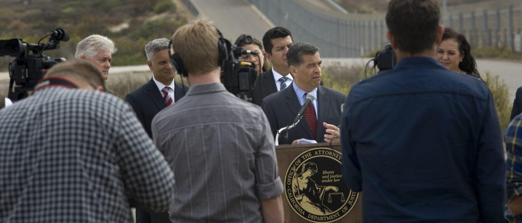 California demanda a Trump para impedir los prototipos del muro con México