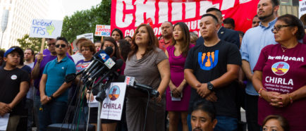 DEFENSORES DE DACA SE VUELCAN A CALLES DE LOS ÁNGELES PARA MOSTRAR UNIDAD