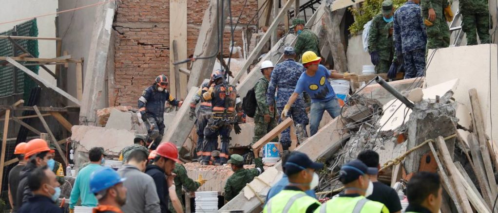 2017-09-21T035118Z_623395898_RC1D8A93A200_RTRMADP_3_MEXICO-QUAKE-1022x438