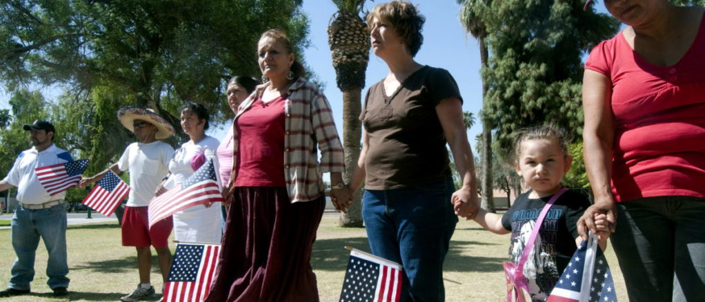 Grupos de derechos civiles anuncian demanda conjunta contra ley de Arizona