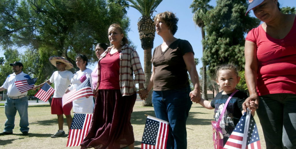 Grupos de derechos civiles anuncian demanda conjunta contra ley de Arizona