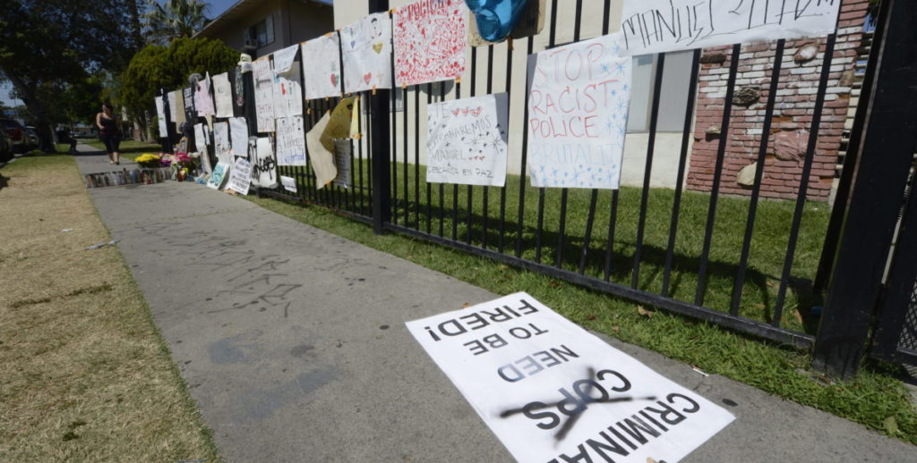 ALTAR EN MEMORIA DE JOVEN BALEADO POR POLICÍA DE ANAHEIM