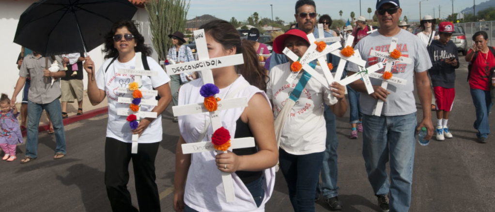 dia de muertos fallecidos inmigrantes frontera cruces