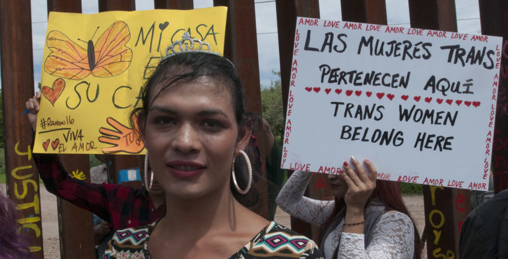 CARAVANA DE TRANSEXUALES Y HOMOSEXUALES SOLICITÓ ASILO EN GARITA FRONTERIZA