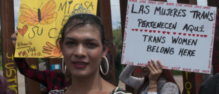 CARAVANA DE TRANSEXUALES Y HOMOSEXUALES SOLICITÓ ASILO EN GARITA FRONTERIZA
