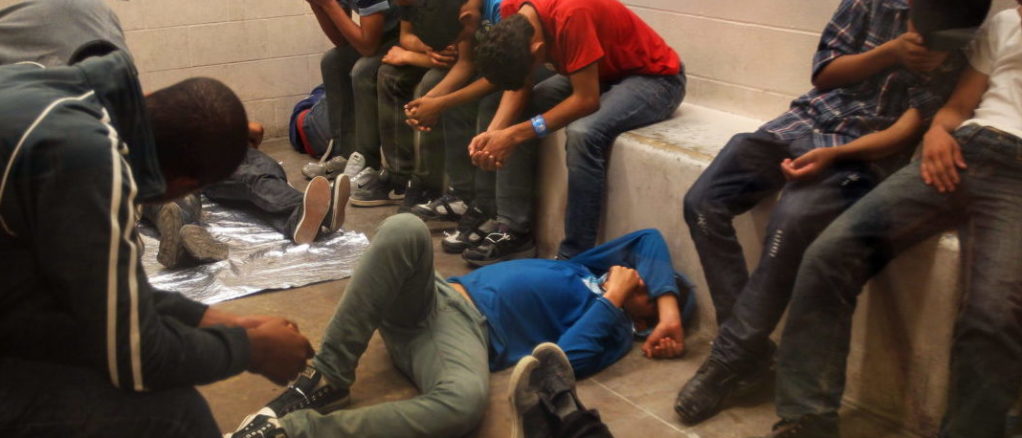 inmigrantes detenidos redadas estaciondeICE patrulla