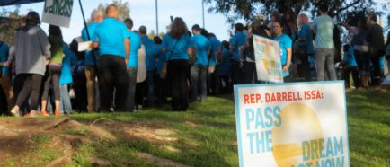 dreamers y activistas en la ciudad de Vista, CAL