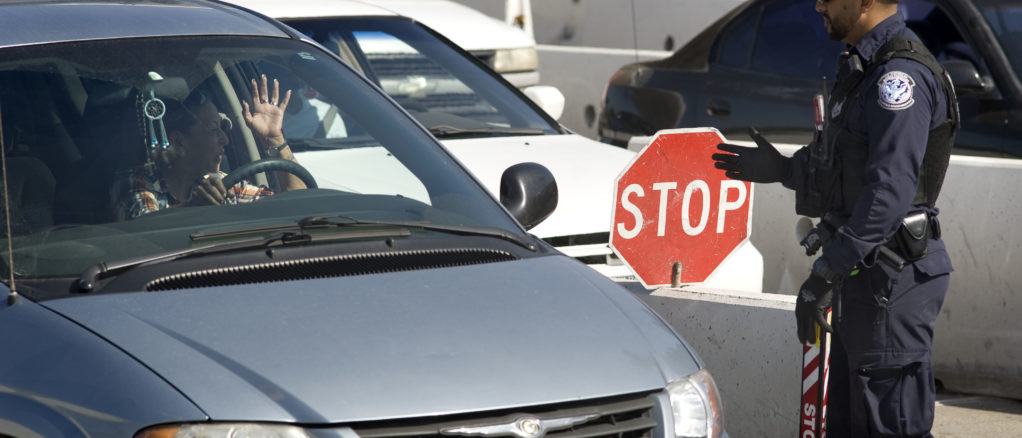 EL CONTROL DE INGRESOS SE INTENSIFICA EN EL PASO ENTRE SAN YSIDRO Y TIJUANA