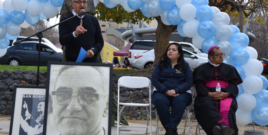 Salvadoreños de Los Ángeles celebran a su primer santo monseñor Romero