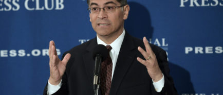 Fiscal de California Xavier Becerra