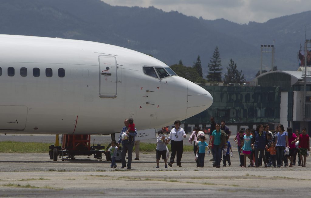 GUATEMALA RECIBE A NIÑOS DEPORTADOS DE EE.UU.