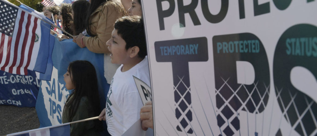 Manifestantes por el TPS en DC