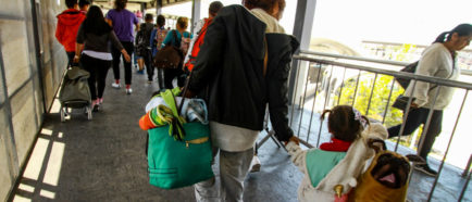 EE.UU. continúa recibiendo pedidos de asilo de madres y niños de la caravana migrante