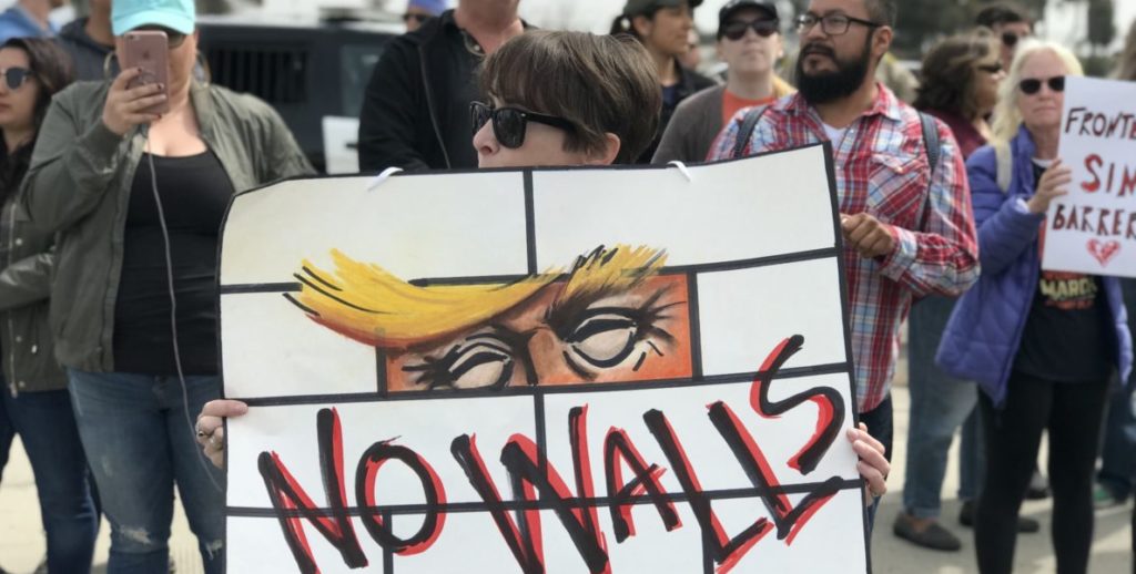 Manifiestan rechazo al ansiado muro de Trump en ambos lados de la frontera