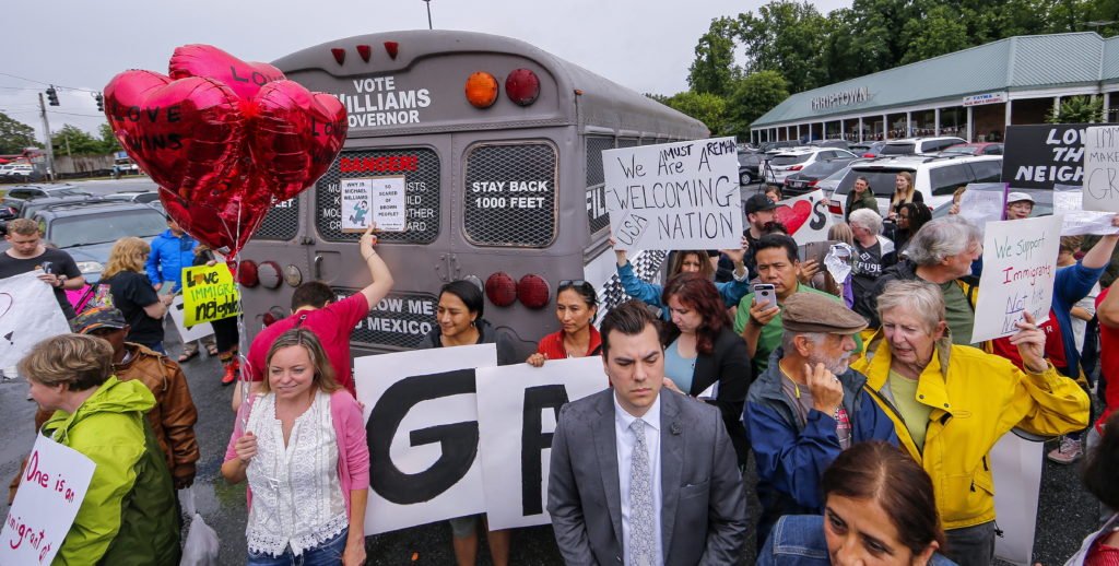autobus antiinmigrantes Georgia Michael Williams