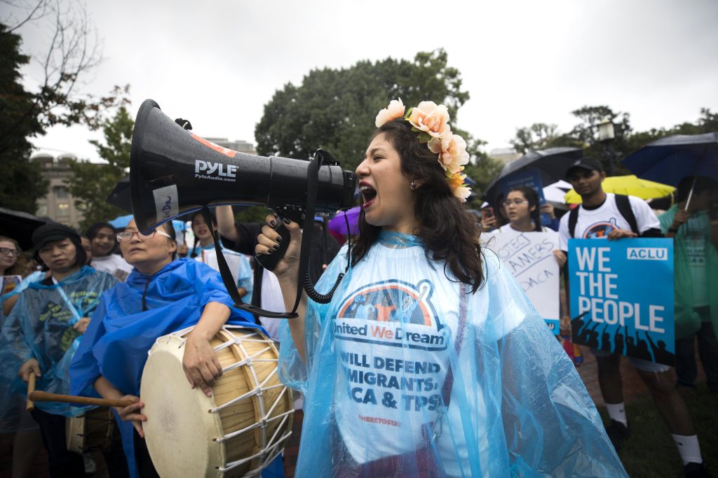 MILES DE "SOÑADORES" URGEN A TRUMP A QUE PROLONGUE DACA EN QUINTO ANIVERSARIO