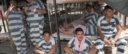 prisioneros prision carceles centrodedetencion inmigrantes