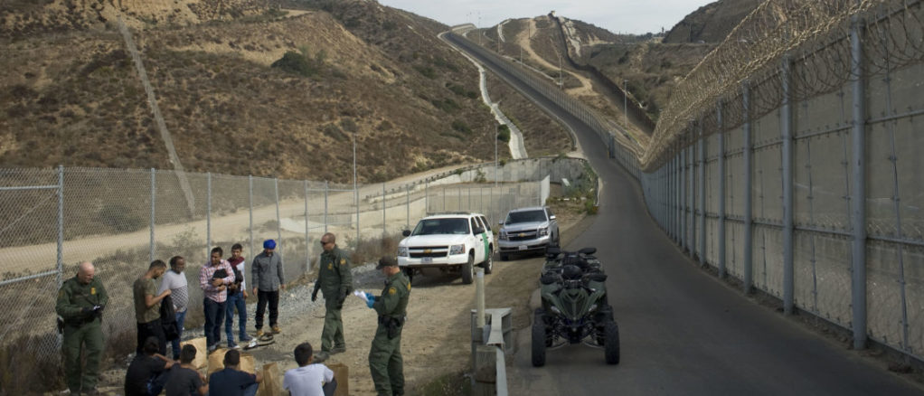 inmigrantes detenciones cbp muro patrulla