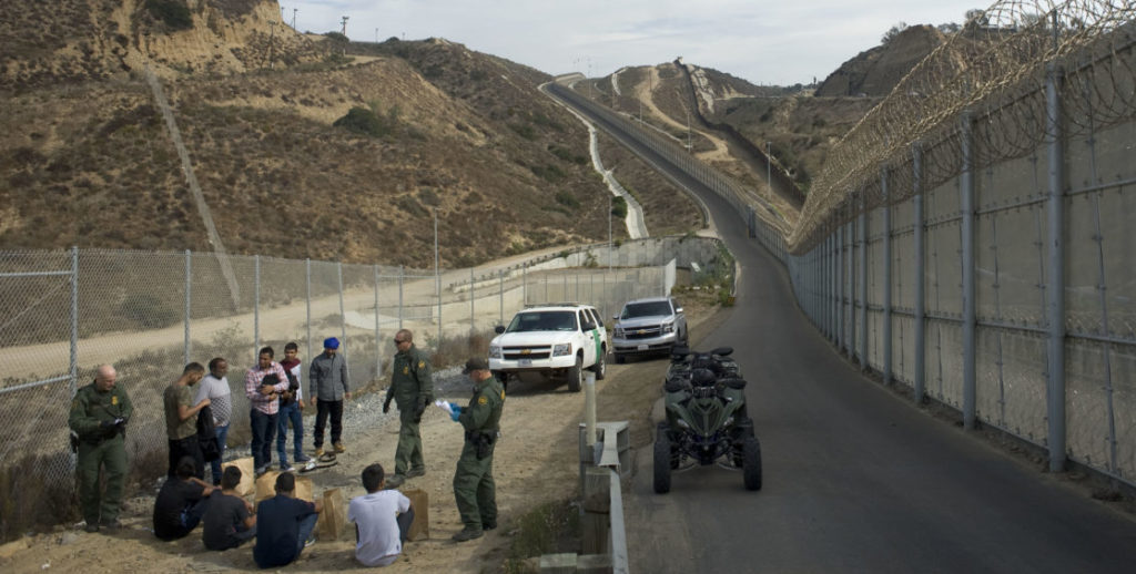 inmigrantes detenciones cbp muro patrulla