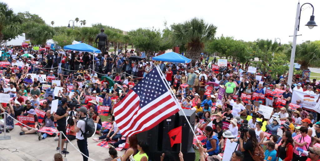 protesta frontera familias inmigrantes