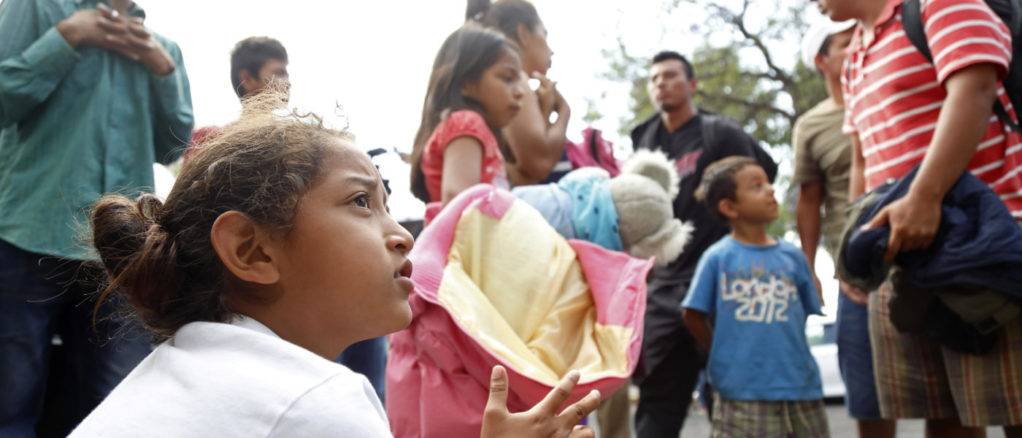 Mujeres, niños y mayores familias menores