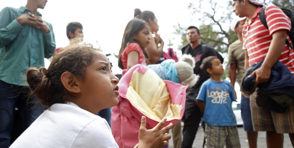 Mujeres, niños y mayores familias menores