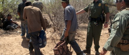 EQUIPO DE RESCATE DE LA PATRULLA FRONTERIZA SALVA LAS VIDAS DE INDOCUMENTADOS