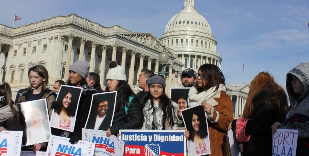 Líderes latinos abogan por solución inmediata y piden fin de juegos políticos