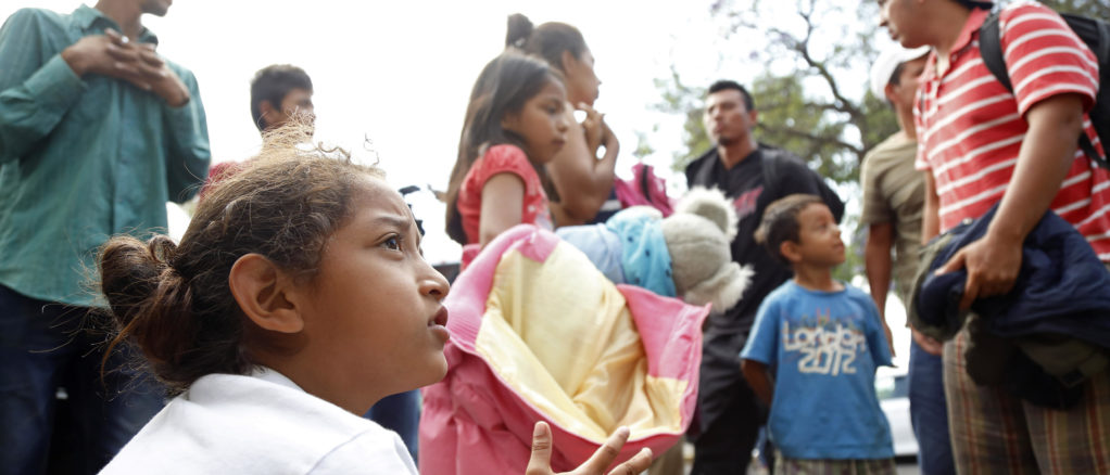 Mujeres, niños y mayores muestran el rostro más amargo de caravana migrante