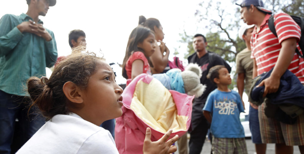 Mujeres, niños y mayores muestran el rostro más amargo de caravana migrante