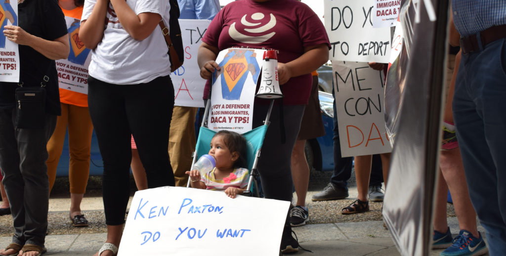 “Dreamers” piden al fiscal general de Texas que retire la amenaza contra DACA