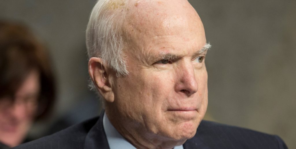 El senador John McCain falleció de cáncer cerebral