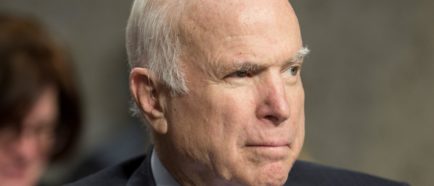 El senador John McCain falleció de cáncer cerebral