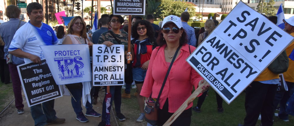 Activistas piden en marcha residencia permanente para beneficiados con TPS