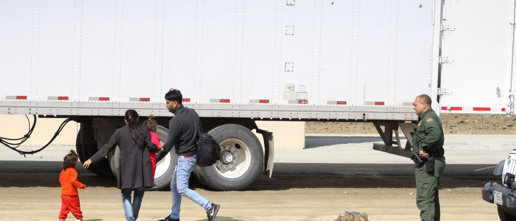 Interceptan indocumentados en la frontera