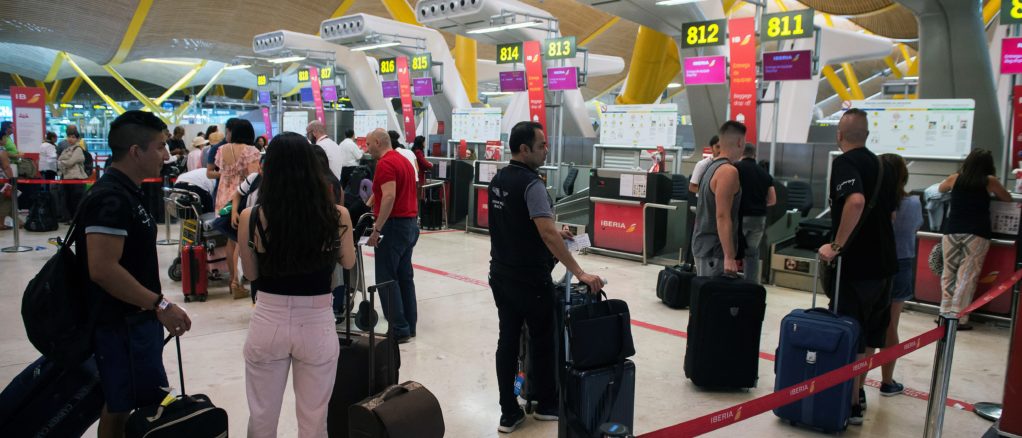 Inmigrantes llegan por aeropuertos