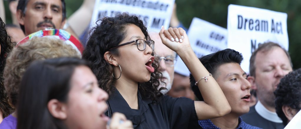 Jóvenes indocumentados salen a las calles a “dar la cara” por fin de DACA