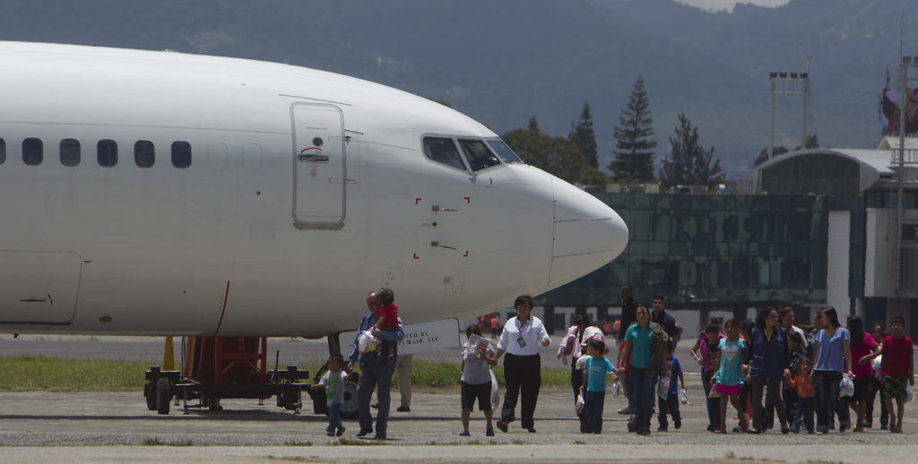 GUATEMALA RECIBE A NIÑOS DEPORTADOS DE EE.UU.