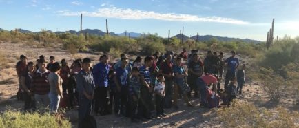 Patrulla Fronteriza de EEUU investiga paso de grandes grupos de migrantes