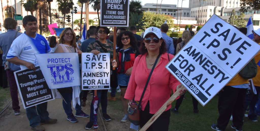 Activistas piden en marcha residencia permanente para beneficiados con TPS