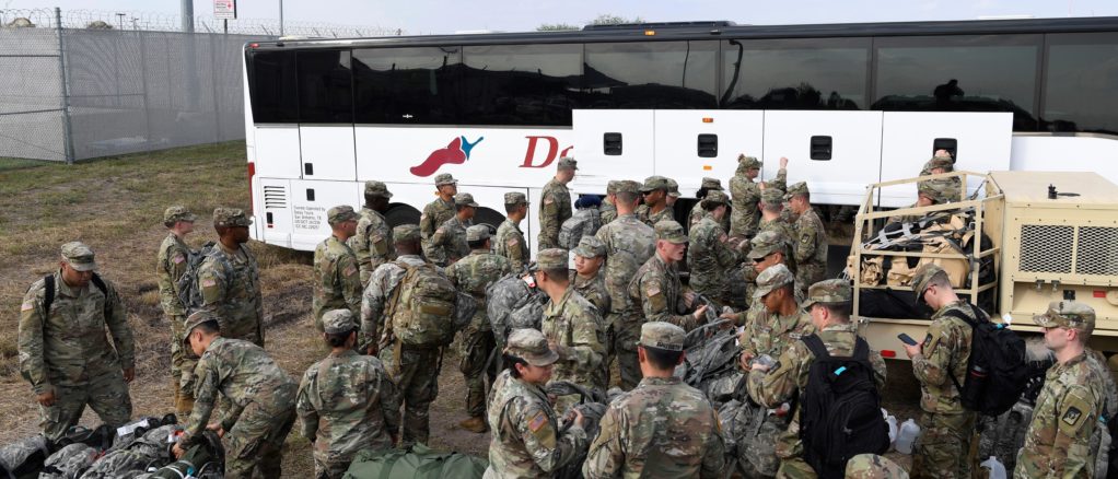 Asciende a 5.600 el número de militares de EE.UU. en la frontera con México