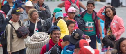 Caravana de migrantes retoma su marcha hacia Estados Unidos