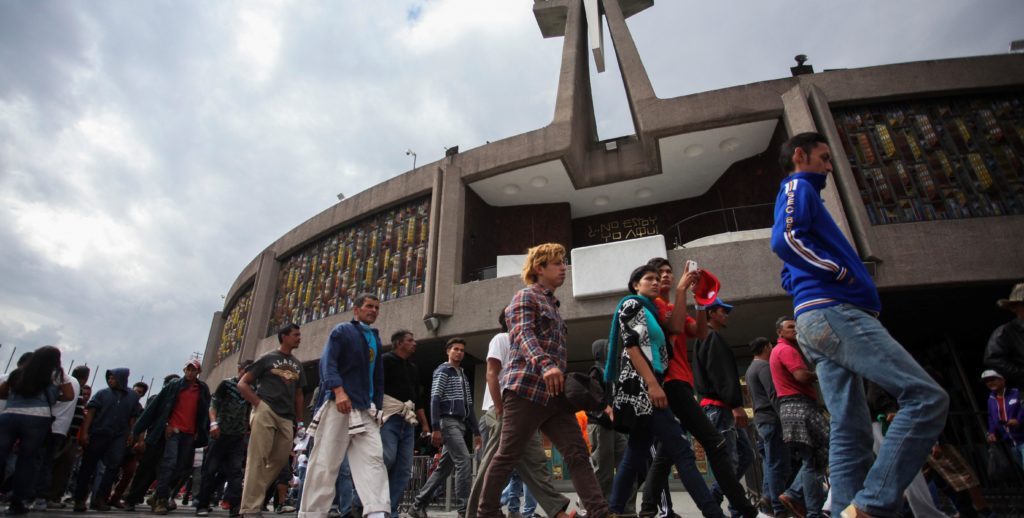 Migrantes vuelcan en la Virgen de Guadalupe esperanzas para llegar a EE.UU.