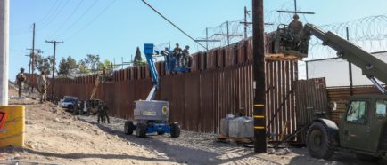 Caravana migrante recorre noroeste de México mientras EEUU refuerza frontera