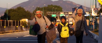 Más de 9.000 migrantes centroamericanos se mueven por México hacia EE.UU.