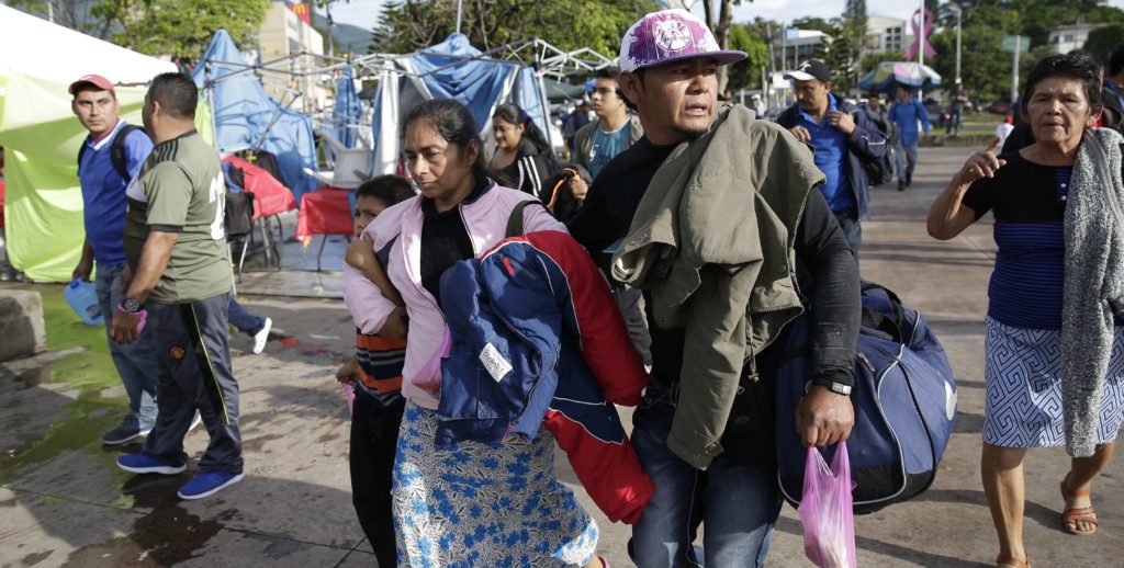 Unos 150 salvadoreños comienzan viaje en caravana con rumbo a Estados Unidos